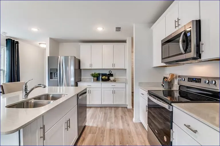4 bed, 2655 sqft, $2,199 — Photo 4