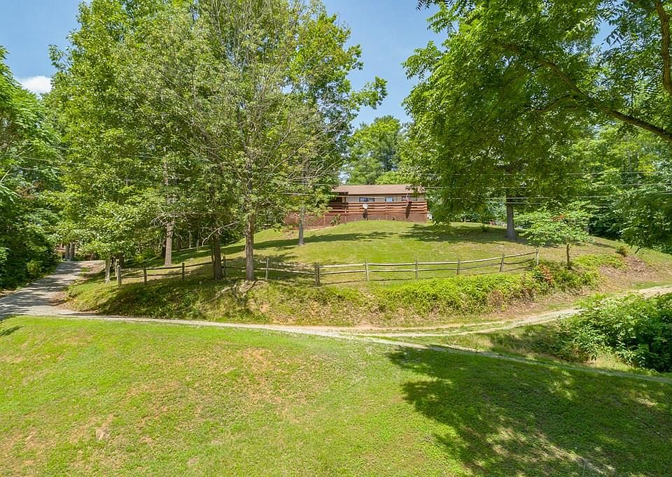 1st image of 4003 Four Seasons Ln