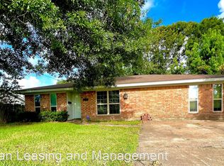 2530 Hampton Ln, Port Neches, TX 77651
