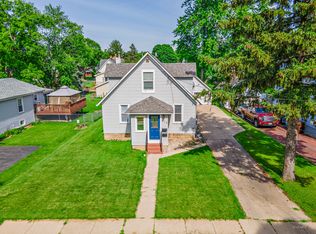 908 Wheeler St #1, Woodstock, IL 60098