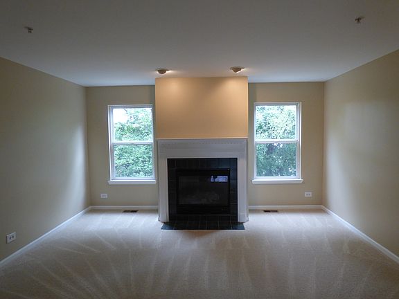 5th image of 1175 Shorewood Ct Unit 1175