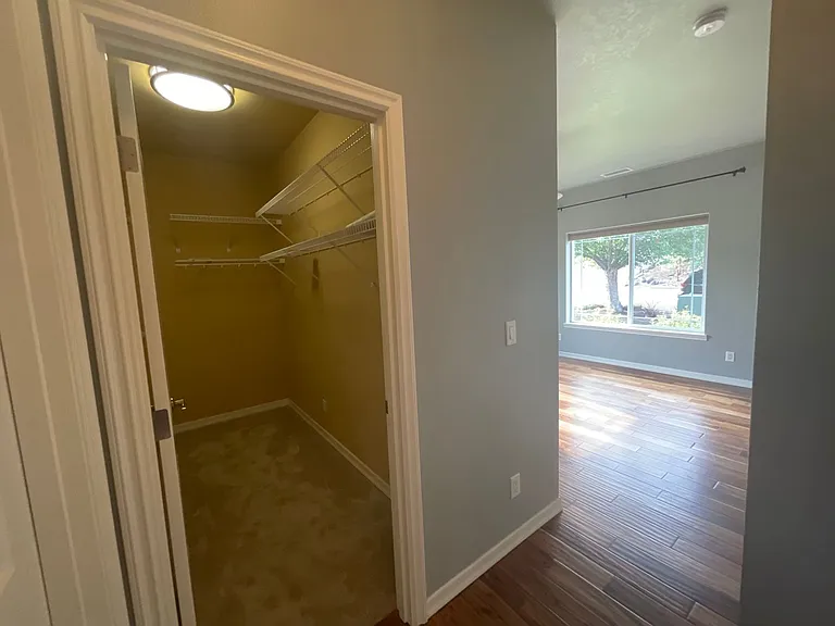 228 Winchester Creek Ave — Photo 8
