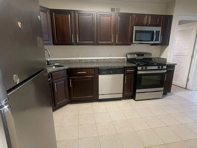 1503 Plymouth Rd — Photo 5