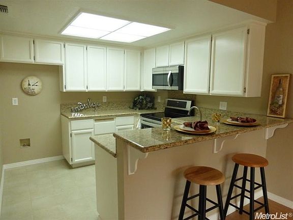 2nd image of 127 Valley Oak Dr
