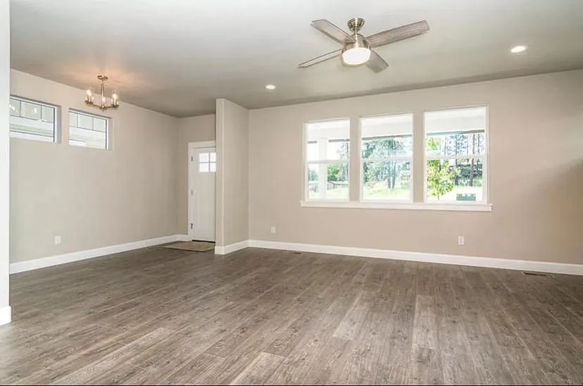3 bed, 2242 sqft, $3,200 — Photo 3