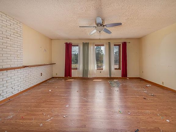 3rd image of 110 Poplar Trl