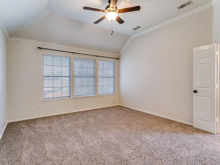 1649 Bennington Dr — Photo 8