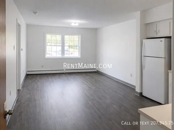 46 Baker St #10, Clinton, ME 04927