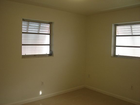 photo1