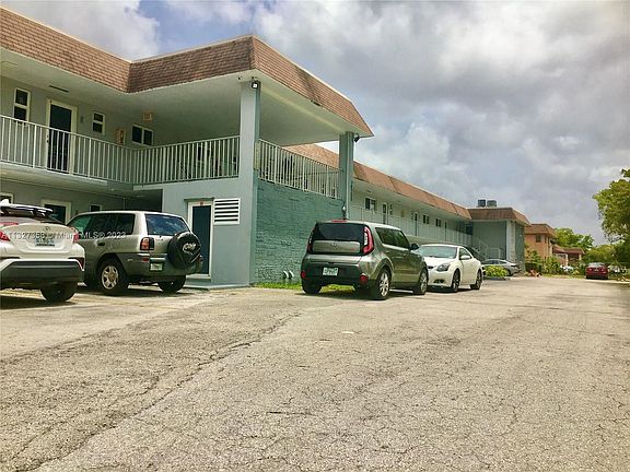 2nd image of 19255 NE 2nd Ave APT 2221