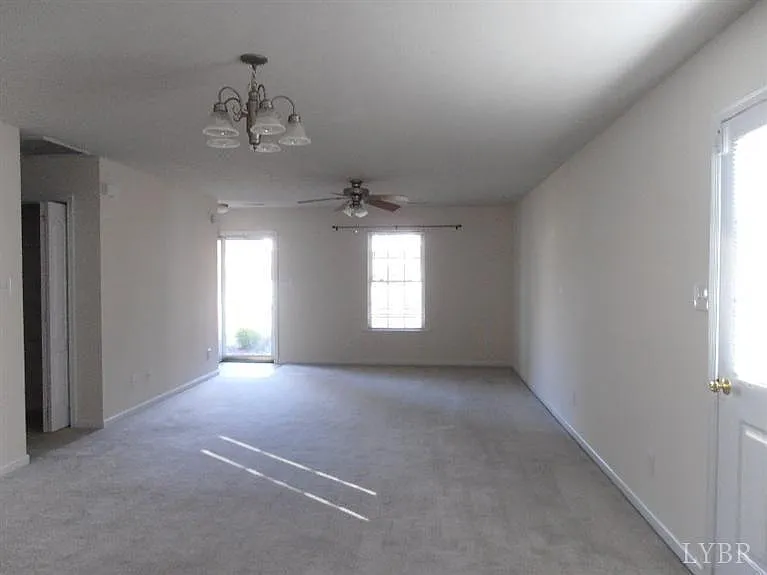 3 bed, 1297 sqft, $1,650 — Photo 2