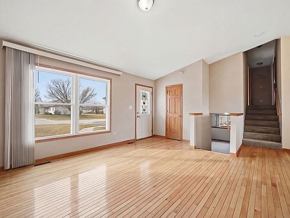 4th image of 424 N Aspen Dr