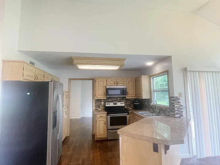 14390 W 122nd St — Photo 5