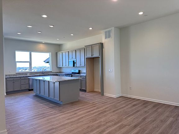 3rd image of 2537 Blue Grama Ln
