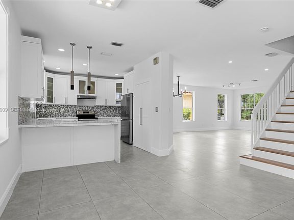 4th image of 4303 Diamond Row