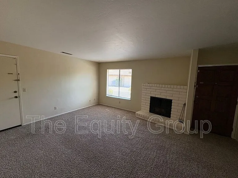 811 W Arlen Ct — Photo 13