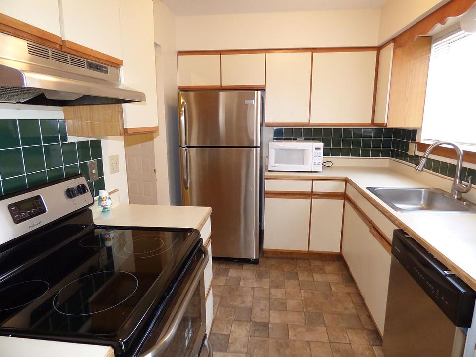 Kit w/new appliances