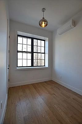 4th image of 1042 Putnam Ave #3