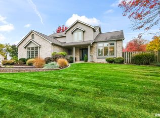802 Locust Ct, Chatham, IL 62629