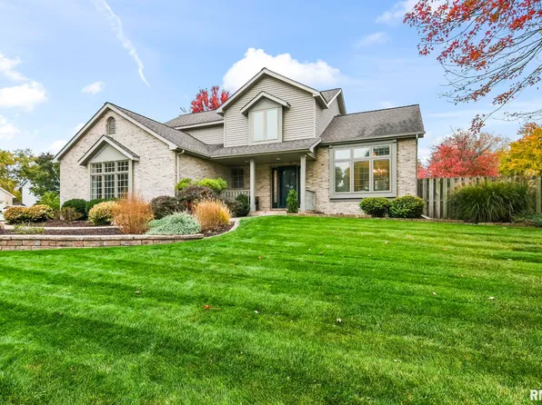 802 Locust Ct, Chatham, IL 62629