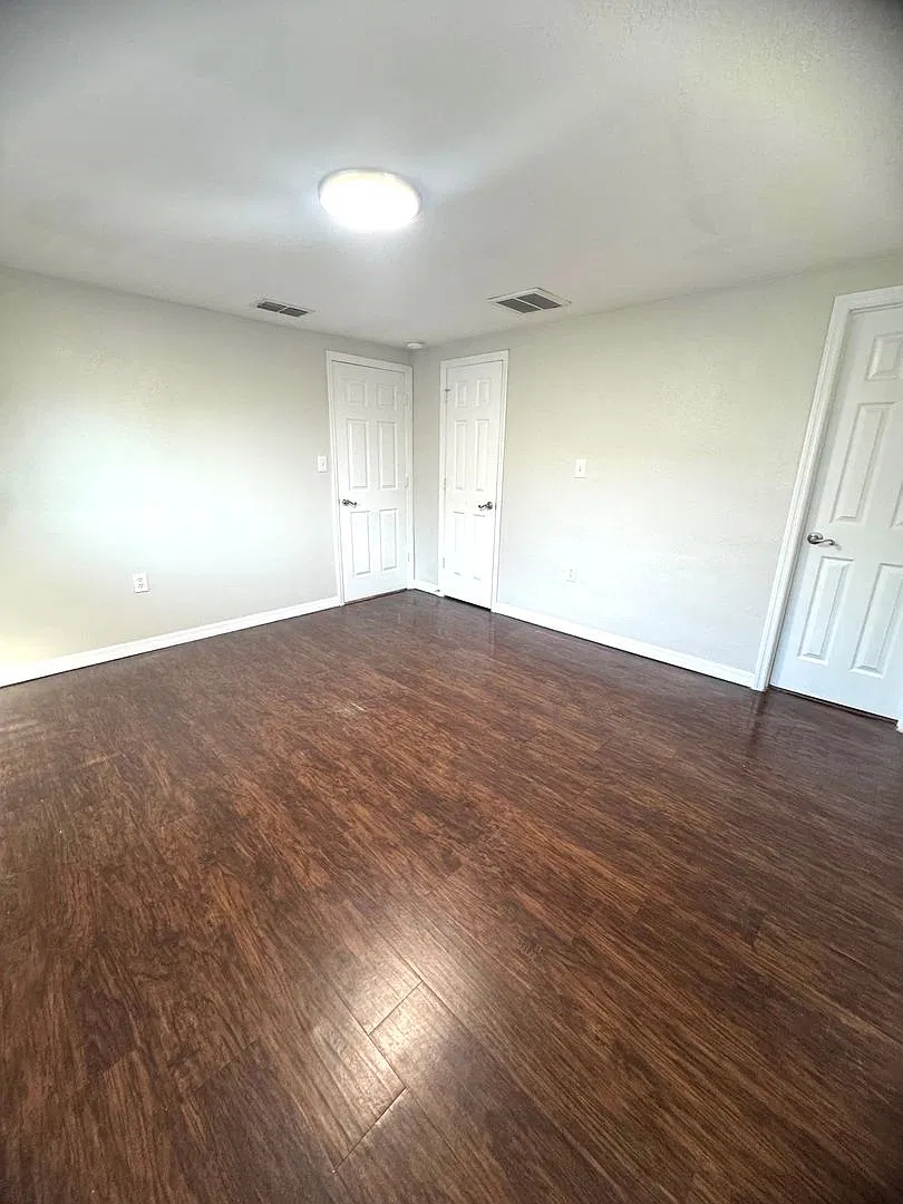 2 Bedroom/2 Bathroom Available Now! — Photo 3