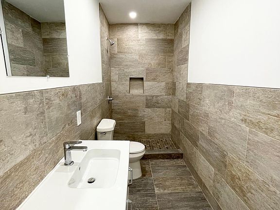 5th image of 2211 NW 82nd St #1