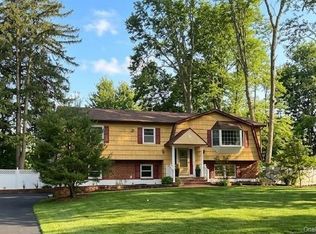 134 Ridge Rd, Valley Cottage, NY 10989