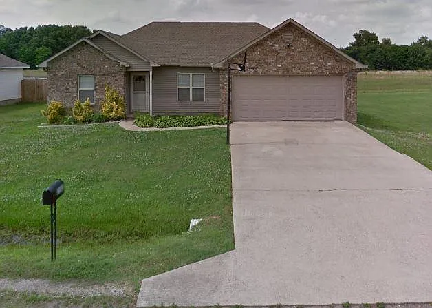 3302 Colony Dr — Photo 1