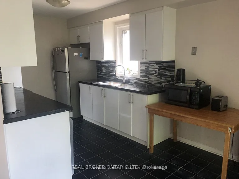 2555 Thomas St #1 — Photo 18