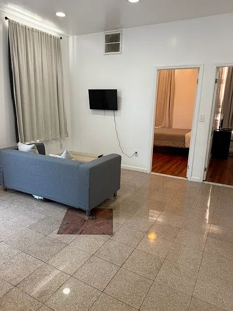 2 bed, 650 sqft, $1,300 — Photo 2