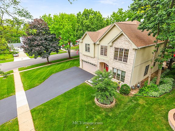 2nd image of 210 Roslara Ct
