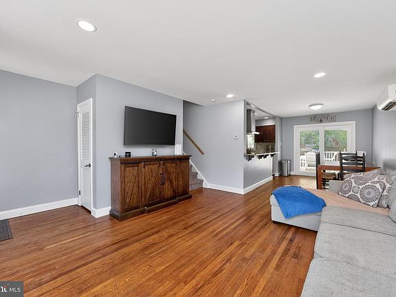 4th image of 4317 Mount Vernon Ave