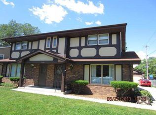 4803 S 69th St, Greenfield, WI 53220
