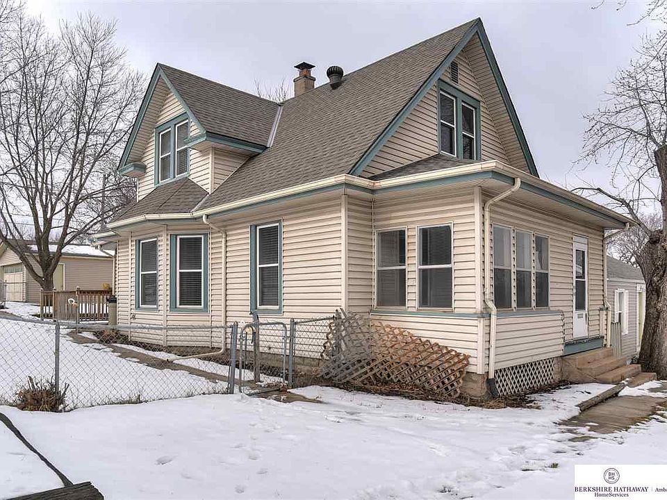 1st image of 2428 S 42nd St