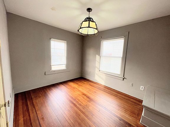 2nd image of 606 N Walnut St
