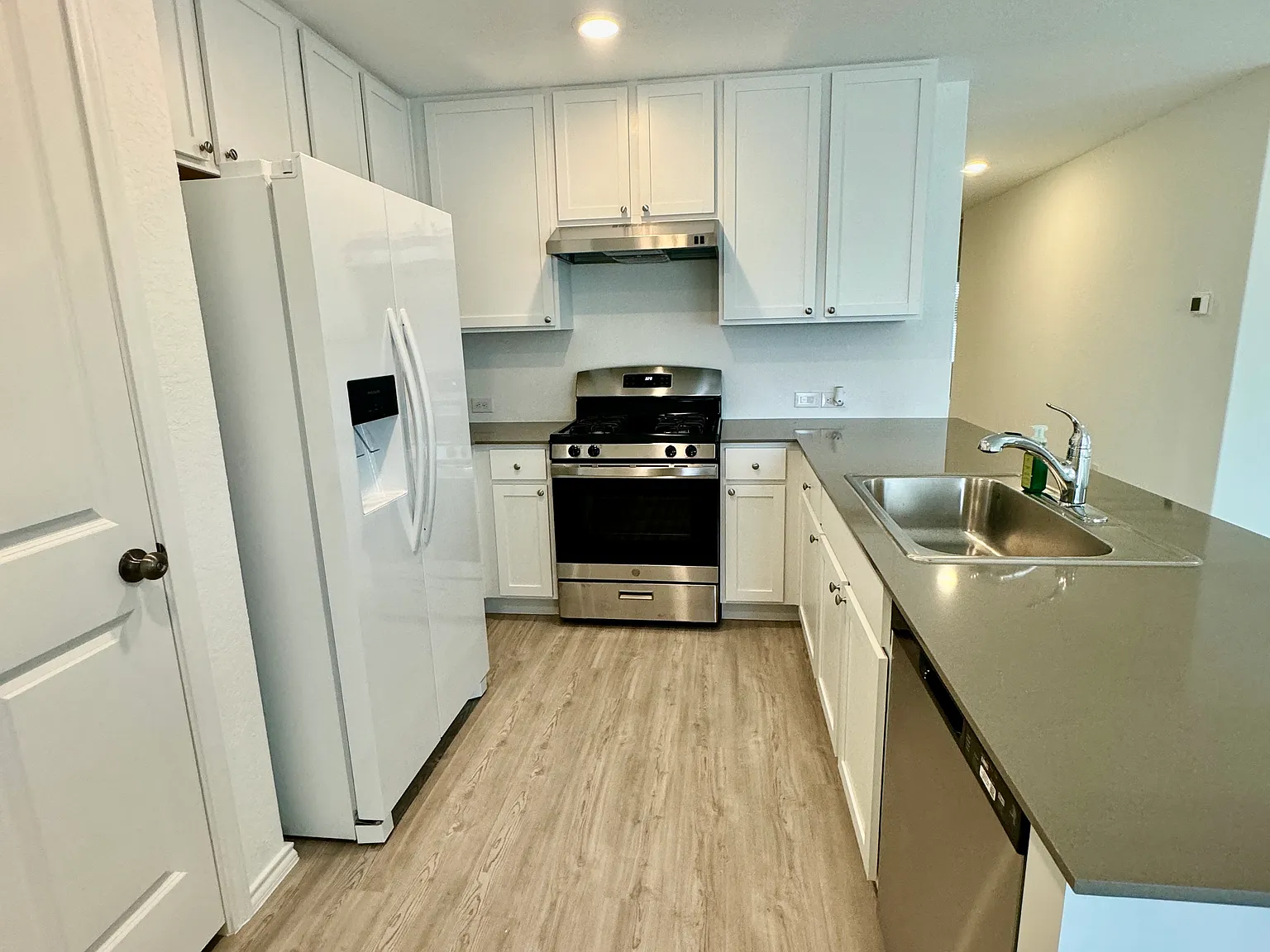 4 bed, 1667 sqft, $2,100 — Photo 3