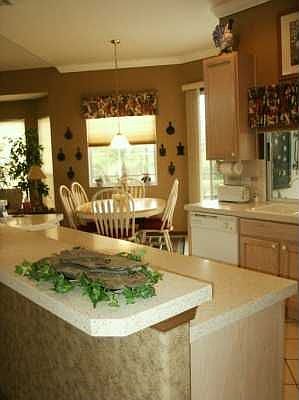 Kitchen bar