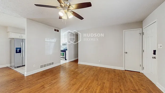 311 Wiley Ct SW — Photo 4