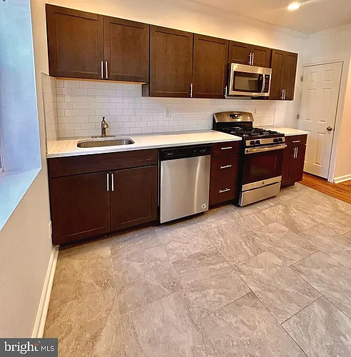 2233 Bonaffon St Photo 1