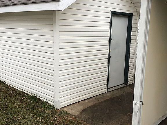 3rd image of 49631 Wintergreen Dr