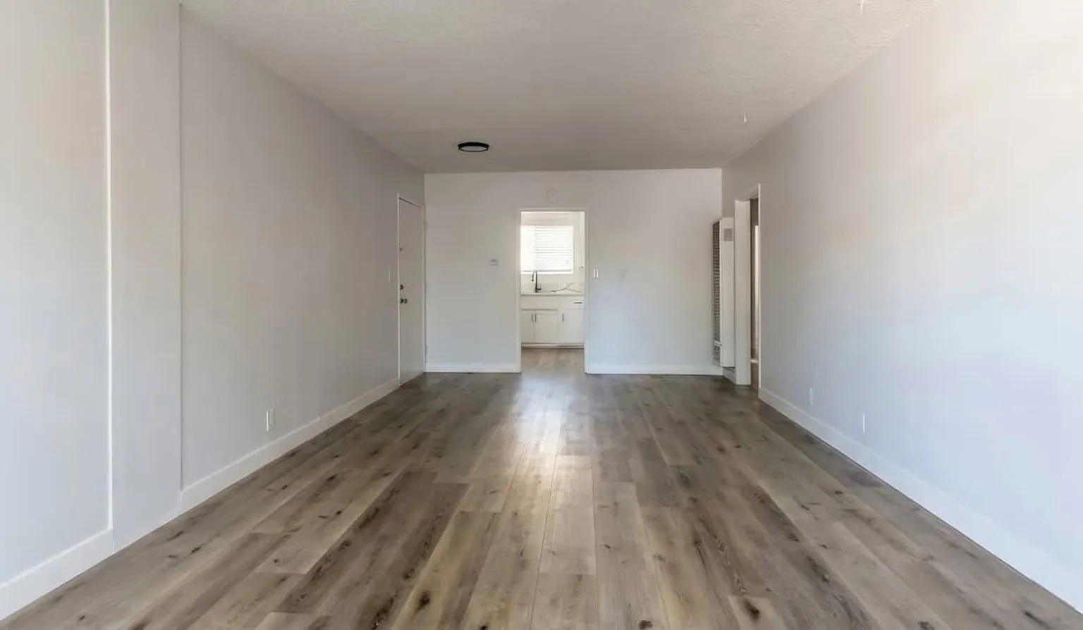 1 bed, 1.0 bath, 650 sqft, $1,565 — Photo 2