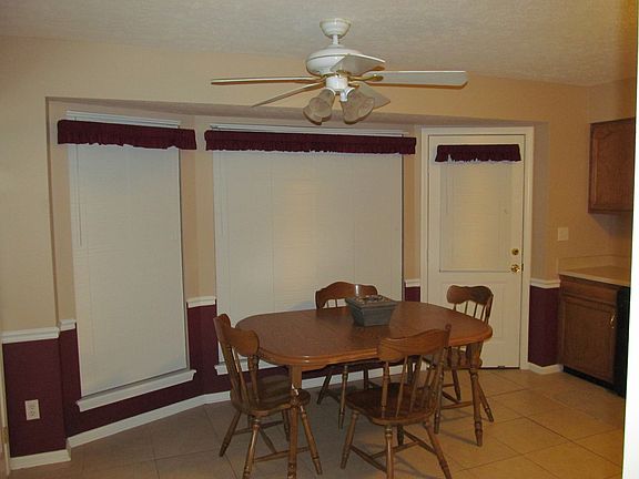 Eat-in Kitchen