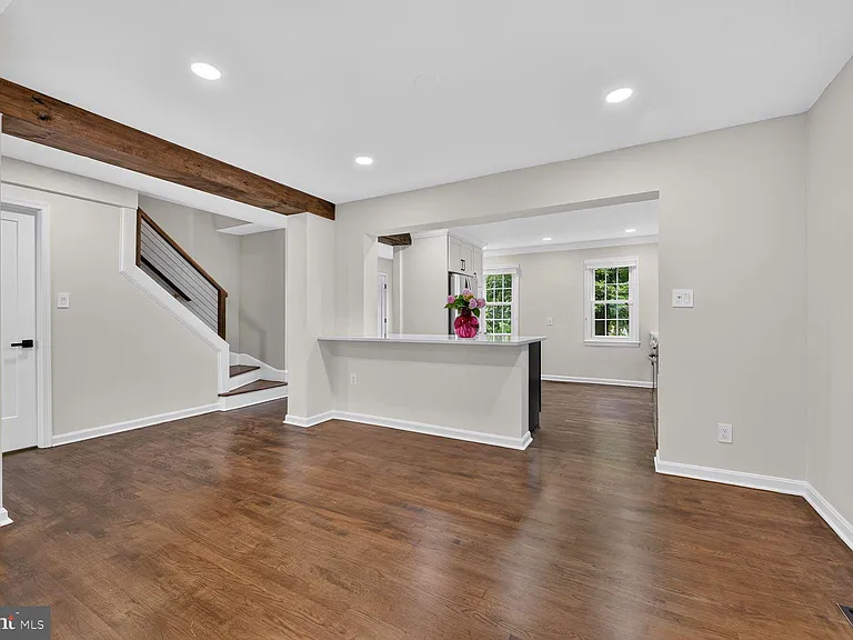 7426 Hallcrest Dr — Photo 12