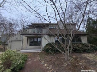 221 Redwood Rd, Sag Harbor, NY 11963