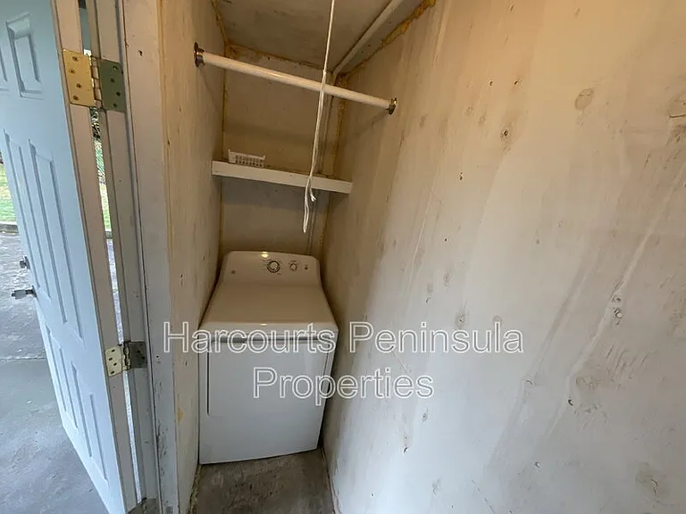 1742 Anderson St — Photo 14