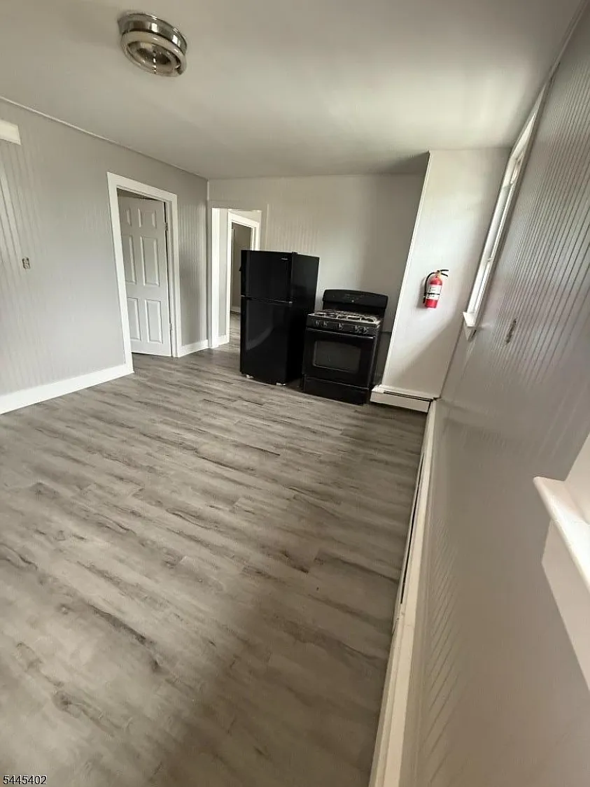 2 bed, 1.0 bath, 800 sqft, $1,800 — Photo 4