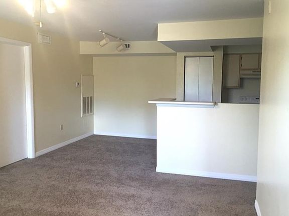 4th image of 3024 Parkway Blvd APT 305