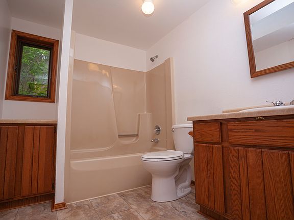 2nd image of 2520 Candlewick Dr SE