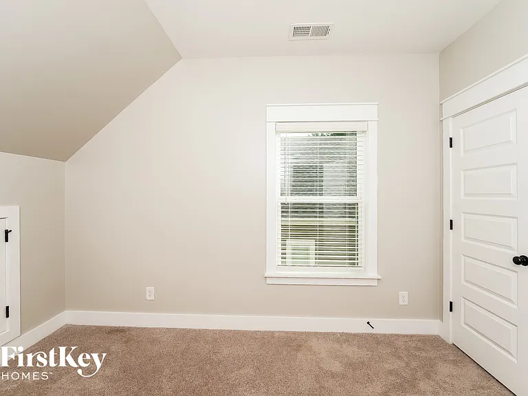 1320 Shades Ter — Photo 10