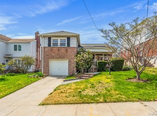 5408 253rd St, Little Neck, NY 11362